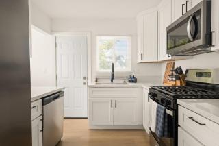 Relaxing 3BR Getaway in Central SD - 8