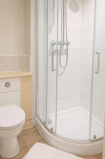 Modern 2-Bed Flat, Hatfield, Sleeps up to 4 - 8