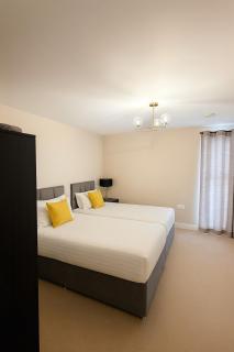 Modern 2-Bed Flat, Hatfield, Sleeps up to 4 - 5