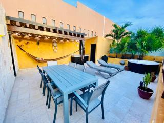Spectacular Two Bedrooms PH with Private Rooftop and Jacuzzi - 9