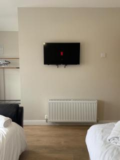 Dudley, Birmingham and Wolverhampton Contractor and Family Stay B69 - 4