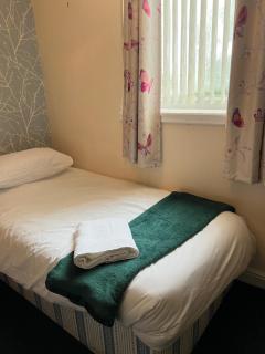 1 bedroom gated apartment with private parking - 5