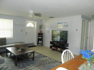 Chazz Doorway Duplex - 3