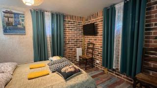 Chambre (salle de bain privée), piscine, jardin, parking - 9