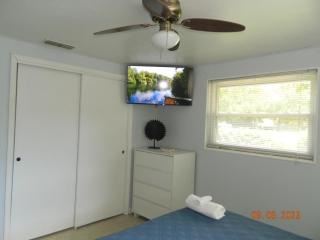 Chazz Doorway Duplex - 5