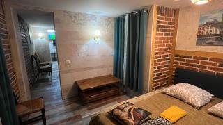 Chambre (salle de bain privée), piscine, jardin, parking - 5