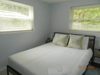 Chazz Doorway Duplex - 6