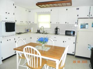 Chazz Doorway Duplex - 9