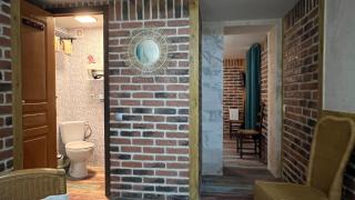 Chambre (salle de bain privée), piscine, jardin, parking - 1