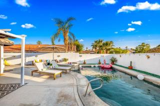 Desert Fun 5BR Retreat with Pool - 9