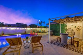 Desert Fun 5BR Retreat with Pool - 8