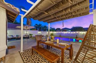Desert Fun 5BR Retreat with Pool - 7