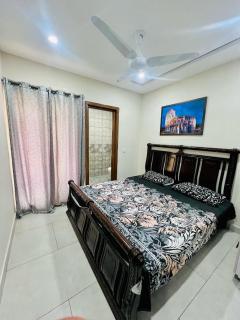 2 bed apartment with daily and monthly rents - 4