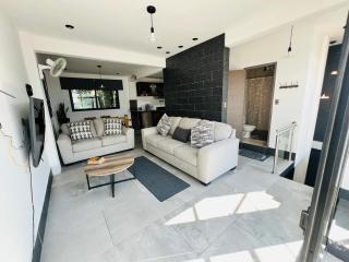 Casa con vista al lago y parqueo en la zona viva - 3