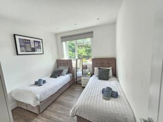 Modern 2BR in West Hendon - Parking -Easy Commute - 8