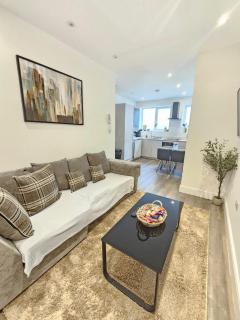 Modern 2BR in West Hendon - Parking -Easy Commute - 4