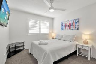 Lindomare Unit 11, 11 Orvieto Tce, Kings Beach - 4