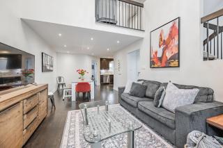 Free Parking! 5BR! Steps to Eaton Center! Downtown Core! - 9