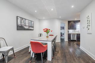 Free Parking! 5BR! Steps to Eaton Center! Downtown Core! - 6