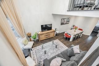 Free Parking! 5BR! Steps to Eaton Center! Downtown Core! - 3