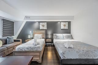 Free Parking! 5BR! Steps to Eaton Center! Downtown Core! - 1