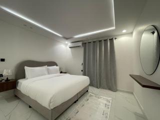 SARA 6 Elegant 1-BR Suite Prime Location - 5