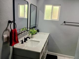 Modern Industrial Oasis Private Room with King Bed WiFi FREE Parking and More - 5