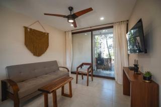 Tulum Getaway - 1BR with 2 Queen Beds Pool Office Area & Gym - 1