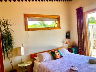 Seaview Sanctuary - stunning sea and bush location - 5