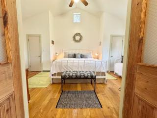 The Rivery Retreat, Choose from Luxury Guesthouse Cabin OR Poolside Suite in Lake Austin Hill Country - Austin - 5