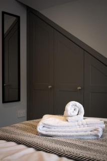 2 Bed House - Sleeps 4 - Parking - 6