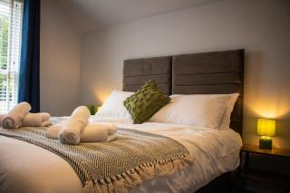 2 Bed House - Sleeps 4 - Parking - Devizes - 4