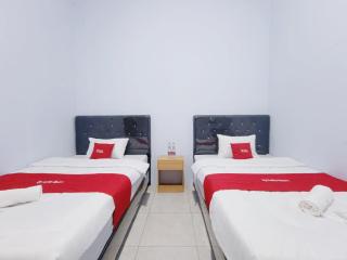 Guest House AA Syariah Pekalongan by Hello Room - 8