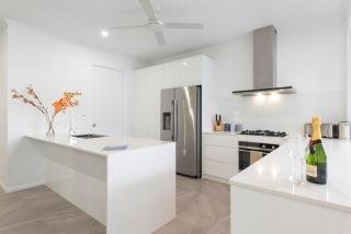 Luxury on Mudlo, 4 bedroom luxury home with heated pool - 7