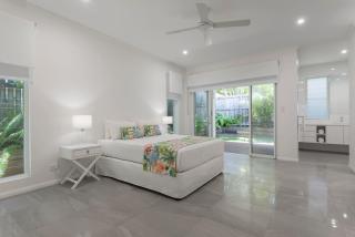 Luxury on Mudlo, 4 bedroom luxury home with heated pool - 9