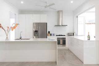 Luxury on Mudlo, 4 bedroom luxury home with heated pool - 4