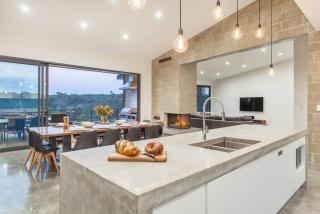 Lake View - Contemporary Comforts meets Nature - 8