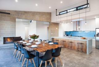 Lake View - Contemporary Comforts meets Nature - 3