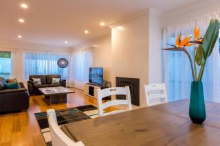 Little Hamptons - Beachside Retreat near Town Centre - 1