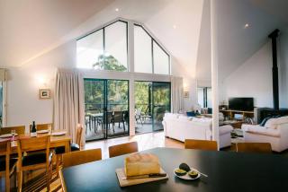 Idyll Estate - Bushland Gem with Spa & Tennis Court - 4