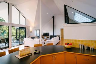 Idyll Estate - Bushland Gem with Spa & Tennis Court - 3