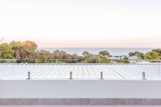 La Vacanza - Luxe Spacious Home with Ocean Views - 3