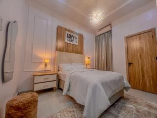Lekki Luxury 4 bed with 24hour power & security, WiFi,&PS5 - 9