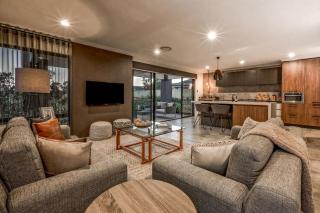 Front 9 - A Luxury Golf Lovers Getaway - 3