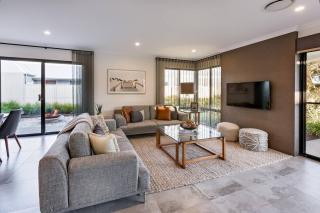 Front 9 - A Luxury Golf Lovers Getaway - 2