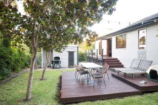 Higgins Hideaway - Central Cottage with Garden Oasis - 0