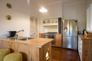 Higgins Hideaway - Central Cottage with Garden Oasis - 8