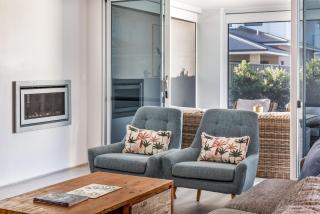 Fernweh - A Generous Hamptons-style Beachside Escape - 3