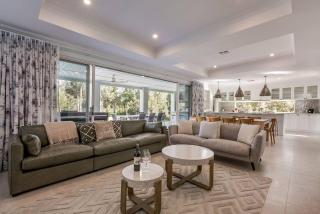 Hamptons By The Green - Grand Golfside Retreat - 4