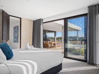 Hendon House - A Sprawling Family Estate - 8